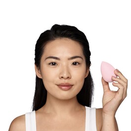 beautyblender&reg; bubble