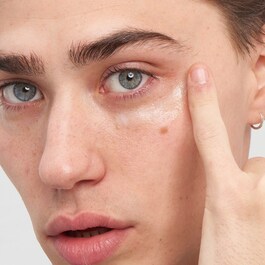 Creme para os olhos com cafeína