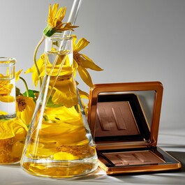 Power Sculpt Velvet Bronzer with Fermented Arnica - Pó bronzeador