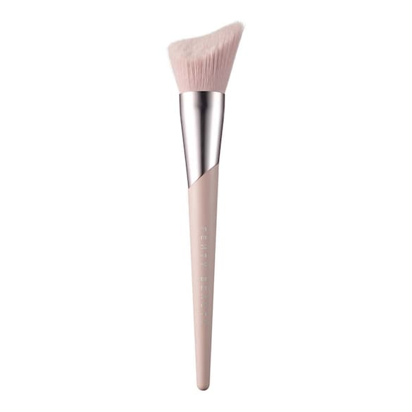 CHEEK-HUGGING Bronzer Brush - Pincel Para Pó Bronzeador, Fenty Beauty by Rihanna