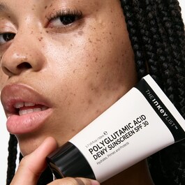 Polyglutamic Acid Dewy Suncscreen SPF30 - Protetor Solar SPF30