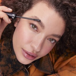 FLUFF & FIX BROW WAX - Cera para dar textura e fixar as sobrancelhas